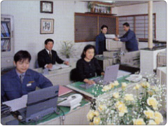 株式会社ヨシケン東京本社事務所内