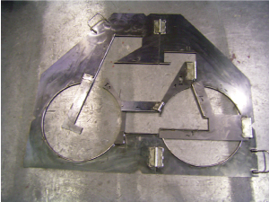 溶接加工の加工イメージ｜公道用の自転車マーク塗装の型枠